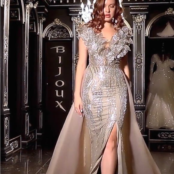 Engagement/ Prom/ Special event dress - Picture 3 of 4